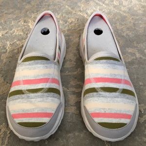 Sketchers go walk taupe with strips sneakers size 8